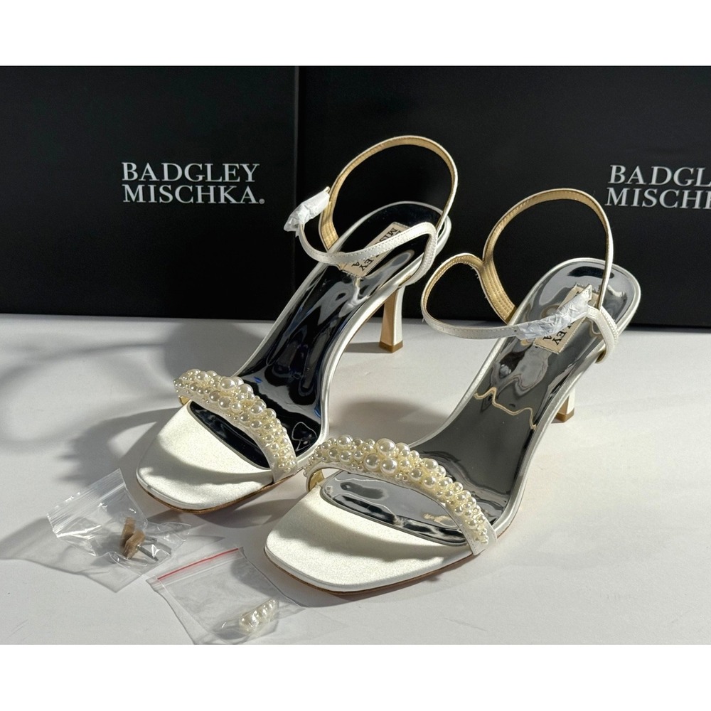 Badgley‎ Mischka Caitlyn Heels White Satin Pearl Embellished Ankle Strap size 11 - Picture 3 of 15